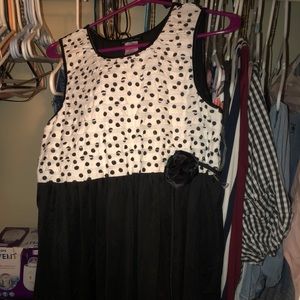 Pre-Teen Black & white dress.
